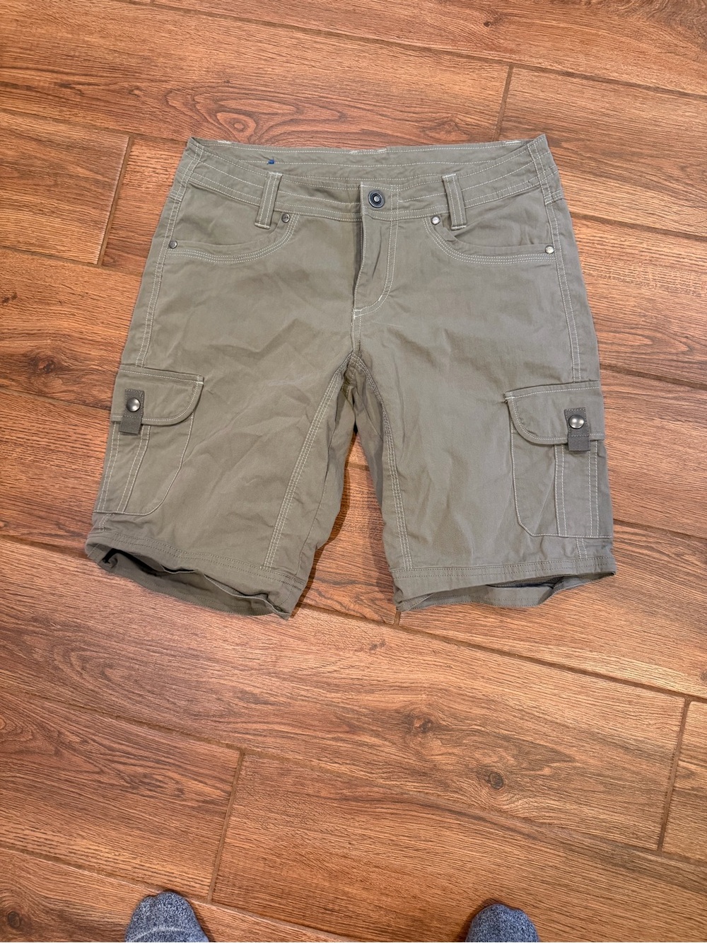 Kuhl Olive Green Women's Cargo Shorts 11” / women’s size 6